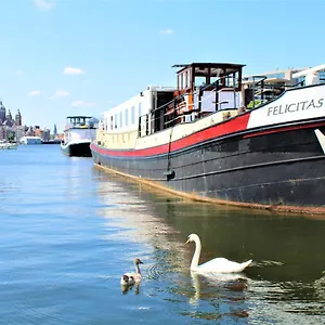 https://felicitas.amsterdamhotelsnl.com